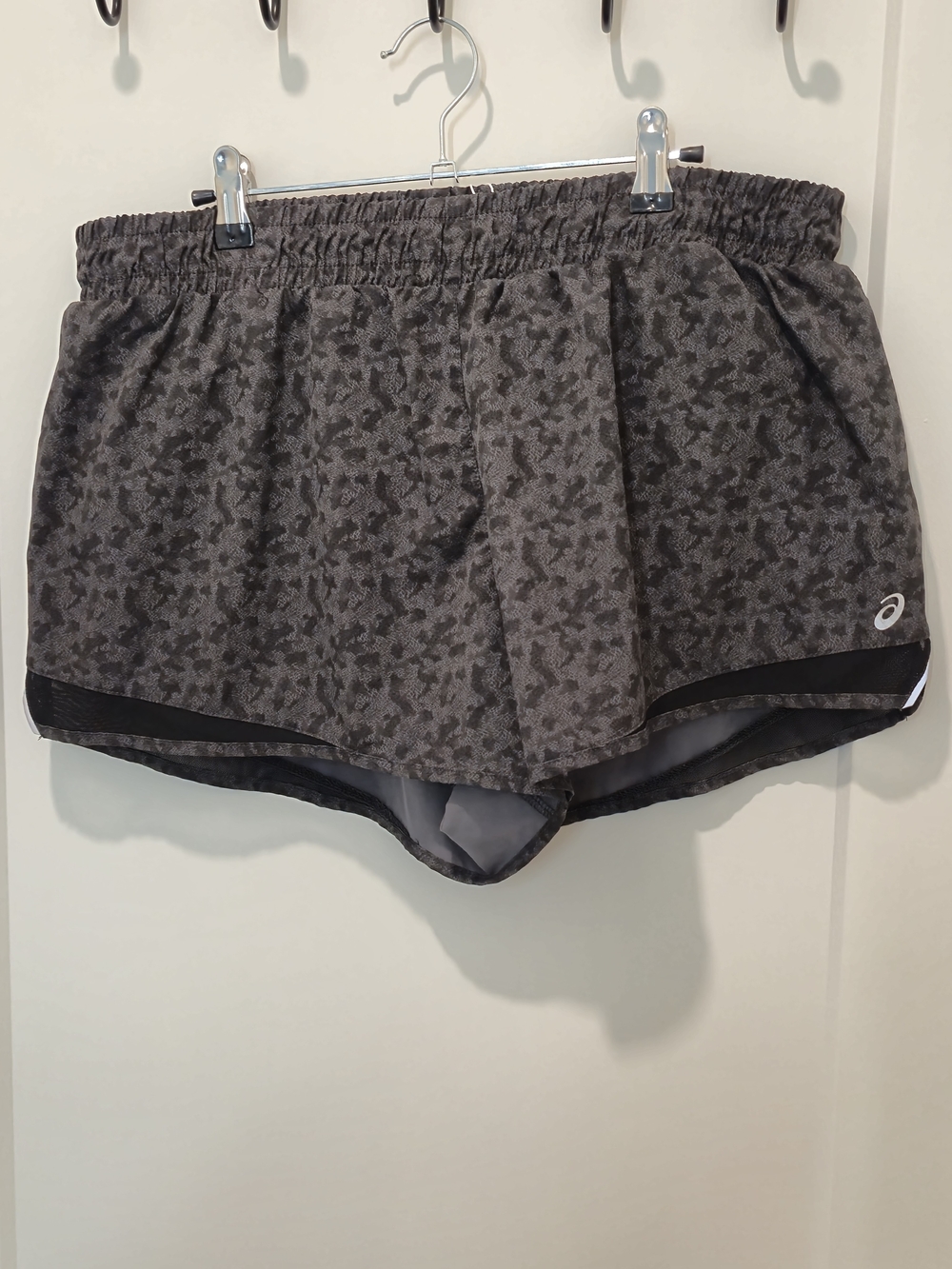 ASICS Women's Gray Patterned Running Shorts